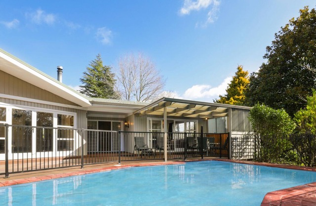 MONCUR - ROTORUA HOLIDAY HOME, pet friendly in Rotorua City
