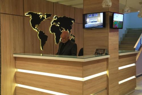 MONDIAL HOTEL