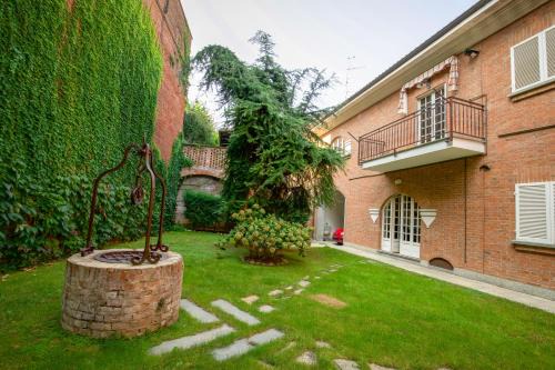 Monferrato, Intera casa uso esclusivo giardino recintato posto auto privato, ideale per famiglie con animali