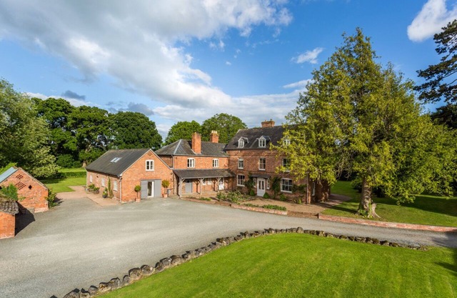 Monnington House & Cottages 12 bedrooms 12 bathrooms Great for groups