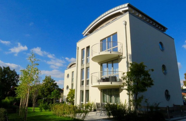 Monopol Apartments