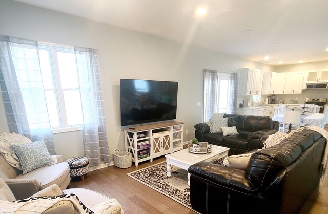Monroe House - 2 Minute Drive to Lake Michigan ● Pet Friendly ● Beach Access