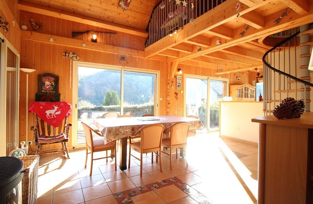 Mont-Dore: Amplio chalet con estacionamiento y gran terreno