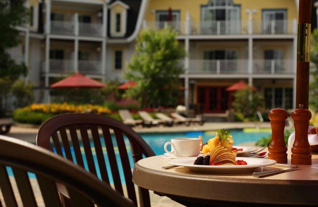 Mont-Tremblant - Château Beauvallon - One Bedroom Suite- Free resort shuttle!!