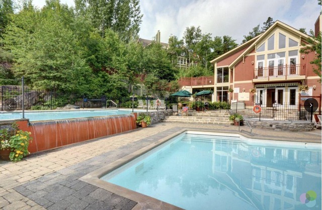 Mont Tremblant-les-Eaux 213-1A Condo hot tub open walk to ski slopes & golf