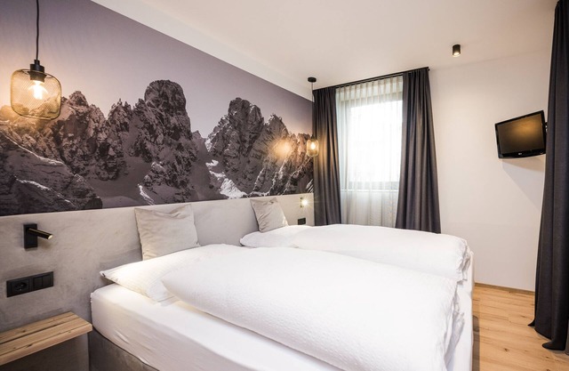 Montanaris Alpine~Active~RelaxThe base camp with pool and saunas in the Dolomites.