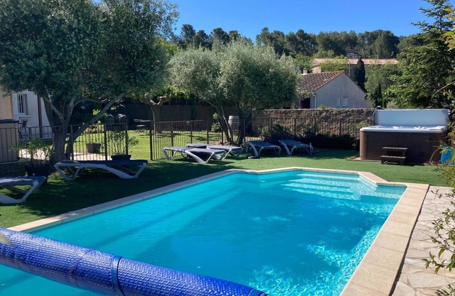 Villa en Montbrun con Piscina y Viñedos