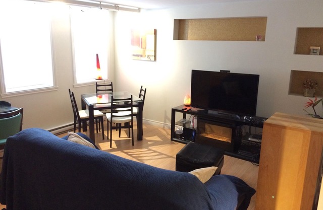 Montcalm apartment near the Plains of Abraham
