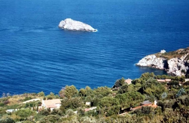 Monte Argentario: House with patio in front of Giglio Island