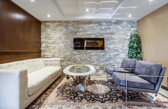 Monte Carlo Inn Airport Suites