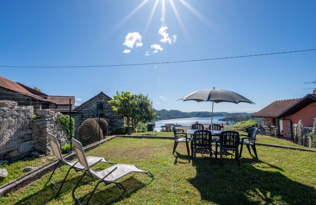 Monte San Giulio by Interhome