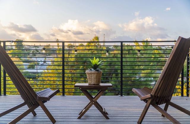 Monterey Park Retreat: Spectacular Views & Comfort