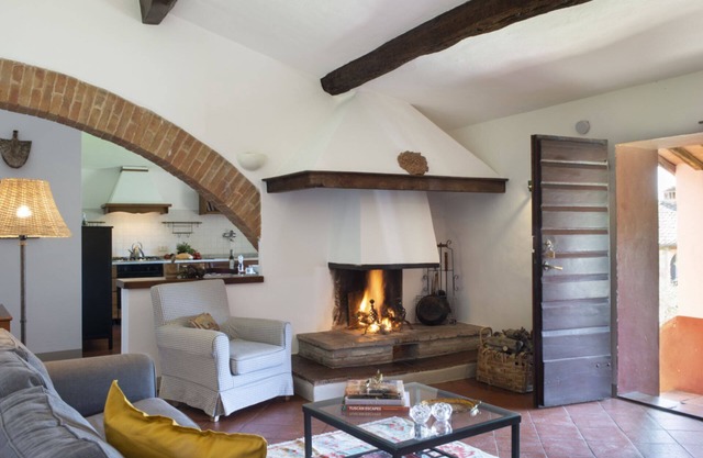Montestigliano, una auténtica casa de campo en el corazón de la Toscana, es un oasis de paz y belleza que ofrece a sus huéspedes residencias refinadas y una vista encantadora