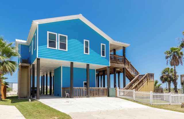 Delightful 3 Bedroom | Pets | Monthly Rates