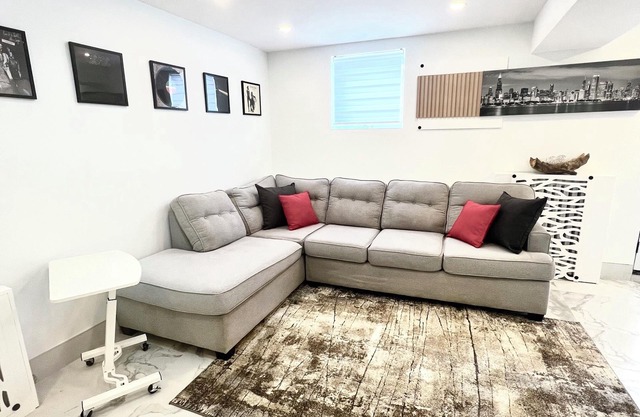 Month to Month Newly-Built 1 bedroom Unit with a Private Backyard