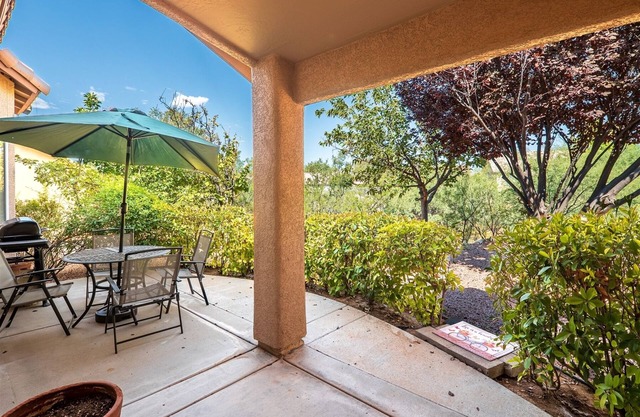 Monthly Property! Community Pool & Hot Tub! Great Cornville Location! Cedar