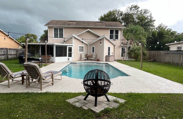 Monthly Rental: Lakeshore Home w/ Private Pool. Easy access to Theme Parks.