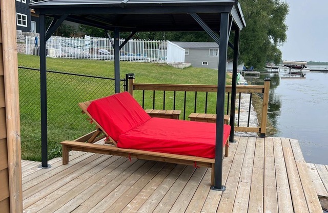 (Monthly rental only)Luxury Cottage Sturgeon Lake
