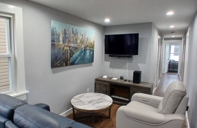Monthly Stays: 2BR apartment 8 Min Walk from NJ Transit Train to NYC