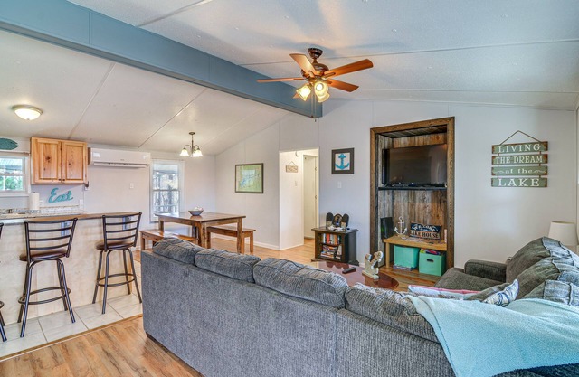 Monticello Home w/ Deck & Fire Pit < 1 Mi to Water