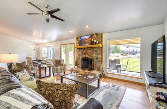 Montrose Retreat w/ Stunning Mountain Views!