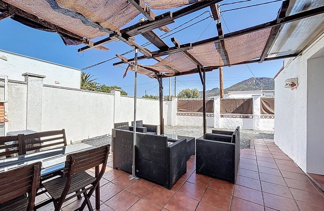 Montsia 5 - Casa con jardín y dos habitaciones