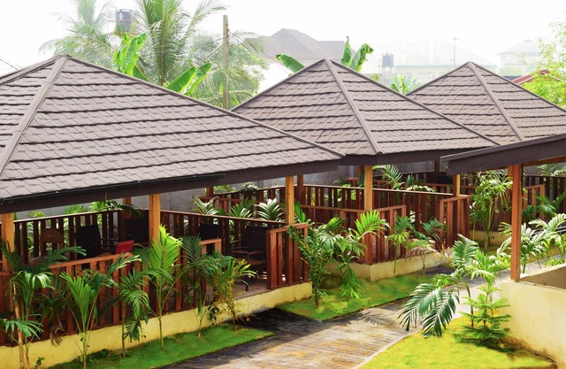 Monty Suites & Golf