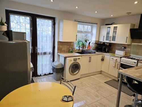 Monyhull Homestay - near City centre Kingsheath NIA NEC BHX