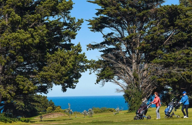 Monymusk: vista al campo de golf y a poca distancia de las tiendas
