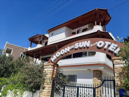 Moon & Sun otel
