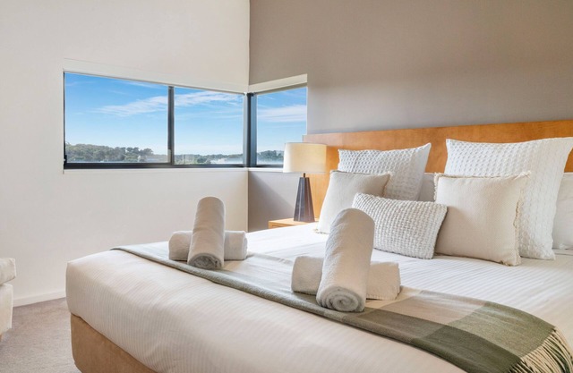 Moonah Links Apartment 24 - Fairway Views, Golf, Hot Springs