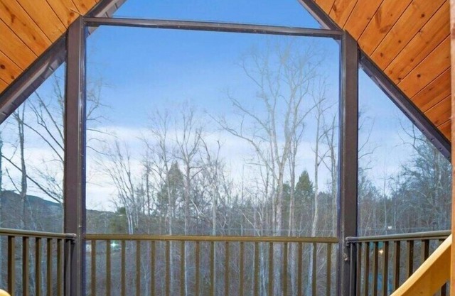 Moondance Cabin - Enjoy Your Journey to the Smokies!