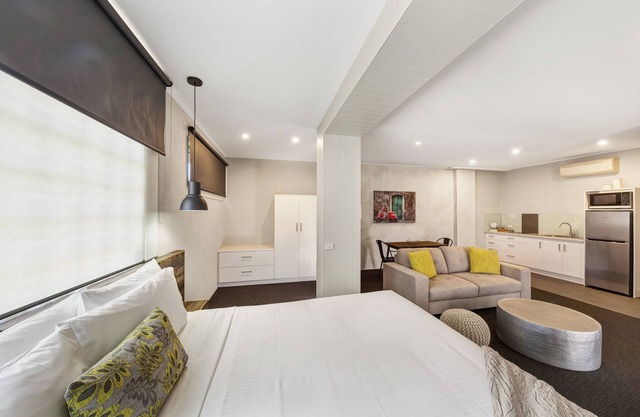 Moonlight Bay Apartments