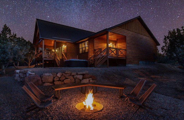 Moonlight Lodge | Private Hot Tub | Zion NP