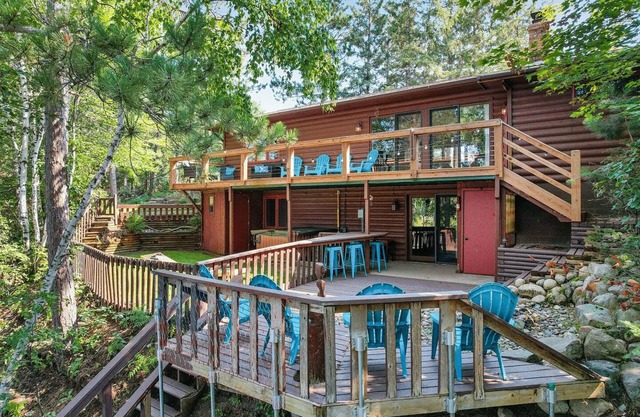 Moonlite Hideaway on Cross lake