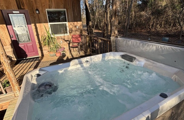 Lake Cabin Escapes: MoonRiver Lakeview
