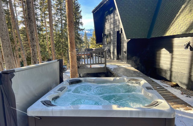 Moonstone Mtn Ski Chalet - Luxury Amenities, Views!