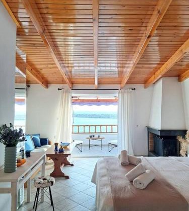 Moonstone Seafront Suite