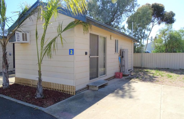 Moonta Bay Cabins - Cabin 2