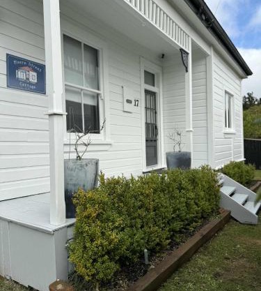 Moore St Cottage