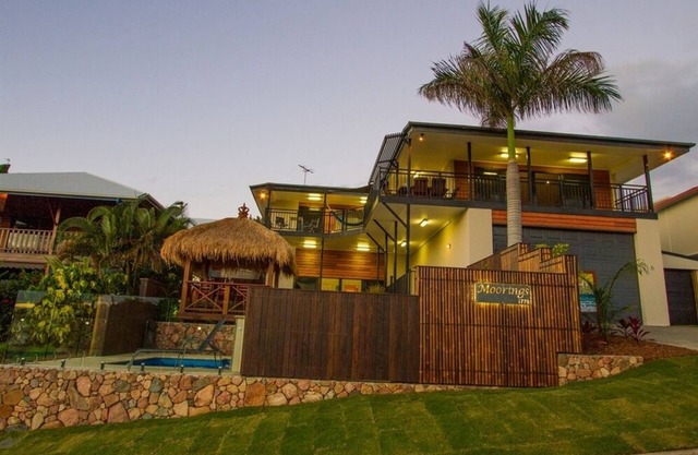 Moorings 1770 - Luxury 4 bedroom Beach House, sleeps 10. Amazing views, Balinese Pool & Cabana area.