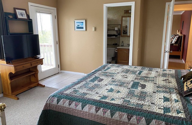Moose Is Inn Room 1- Clean and Cozy Room with a View!
