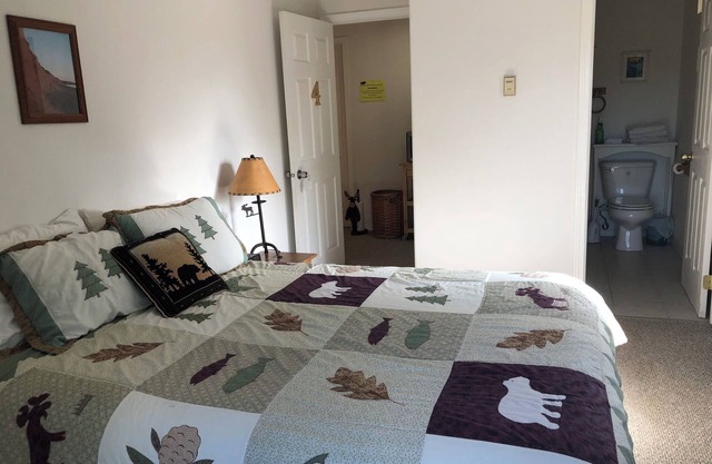 Moose Is Inn- Room 4 Cute, Cozy and. Clean.