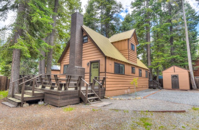 Moose Manor w/ BBQ | Near Tahoe Hiking!