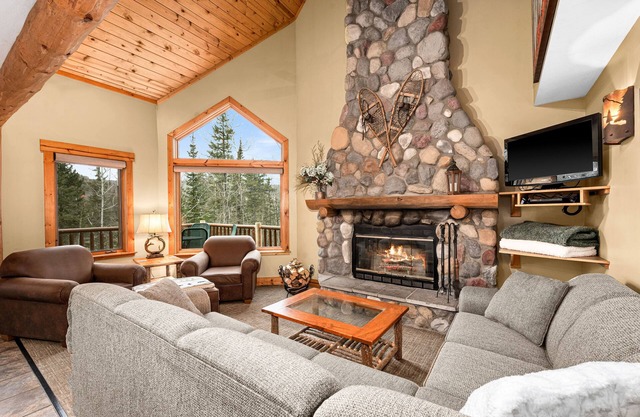 Moose Mountain Cabin. Ski-in ski-out, five bedrooms, & a wood-burning fireplace!