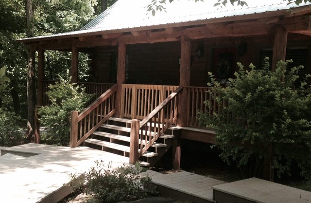 Moose Tracks Lodge en Johnson Lake- Gated Community-Cabin tiene bañera de hidromasaje