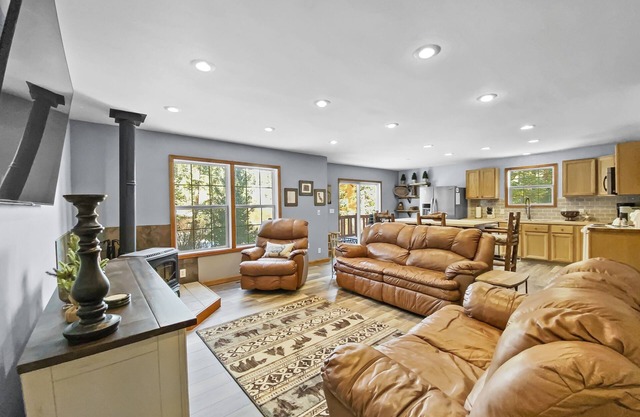 Moose Trail Retreat 3 Bedroom Home by RedAwning