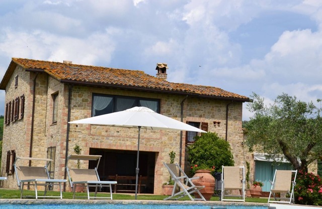 Tranquila villa de lujo en Umbría con piscina privada, jardines y vistas impresionantes