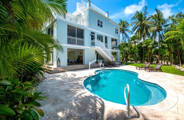 Morada Breeze ~ 6 Bedroom Plantation Key Home with Pool & Dockage
