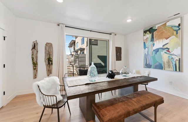 Mordern up scale town home 13 minutes from down town Park City.